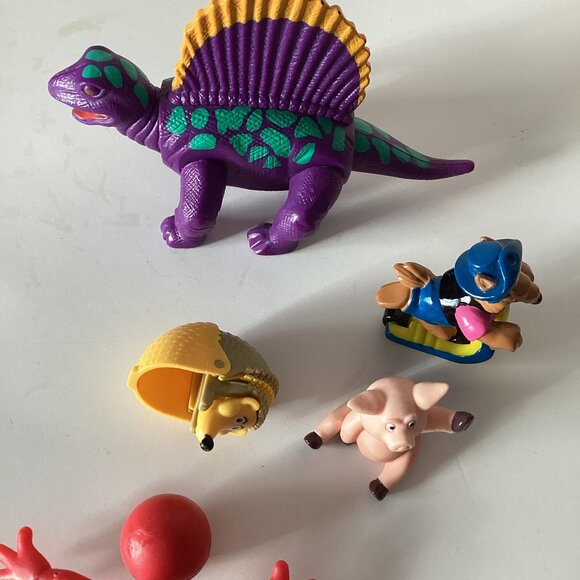 An Assortment Random Small Toys - Picture 4 of 4